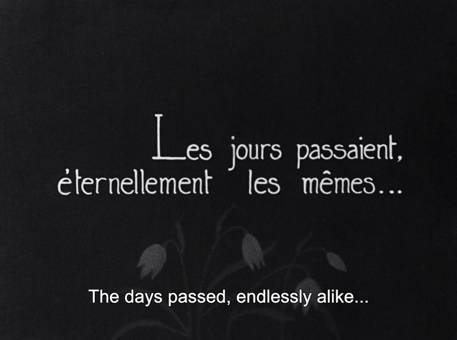 a screenshot of a movie that says Les jours passaient, éternellement les mêmes...